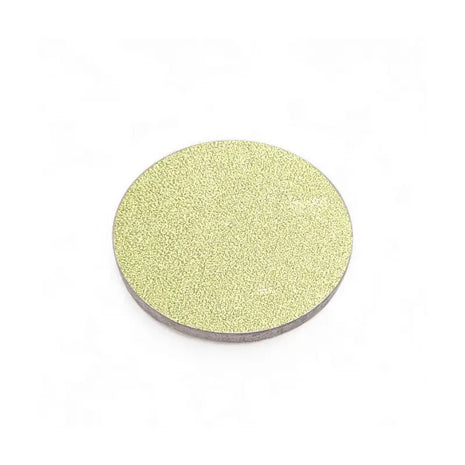 Schimmernder Lidschatten Pistachio in hellem Grün in der Pfanne